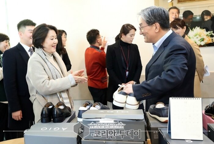 [포토] ‘퍼스트 레이디’ 김정숙 여사의 구두 사랑(?)