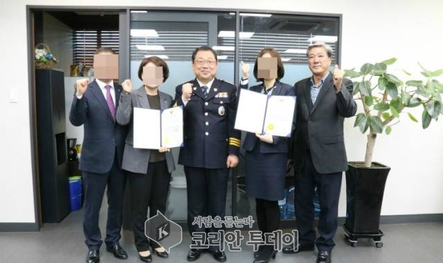 완도경찰 보이스피싱 인출책 검거한 은행원에 표창