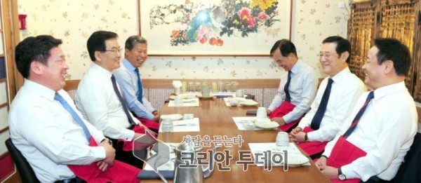[포토뉴스] 이용섭 광주광역시장, 5개 구청장 간담회