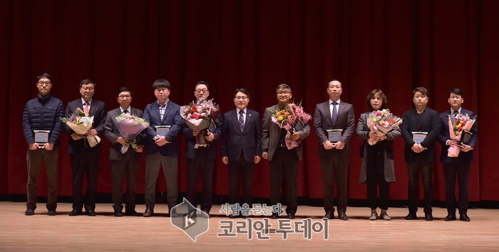 여수시, 지방세 성실납세자 10명 인증패 수여