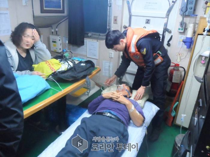 완도해경, 도서지역 응급환자 2명 연속이송