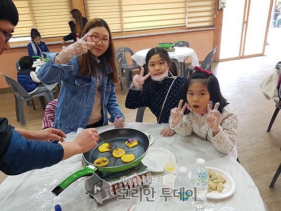 꽃 향기 가득한 새봄맞이 화전 만들어보세요