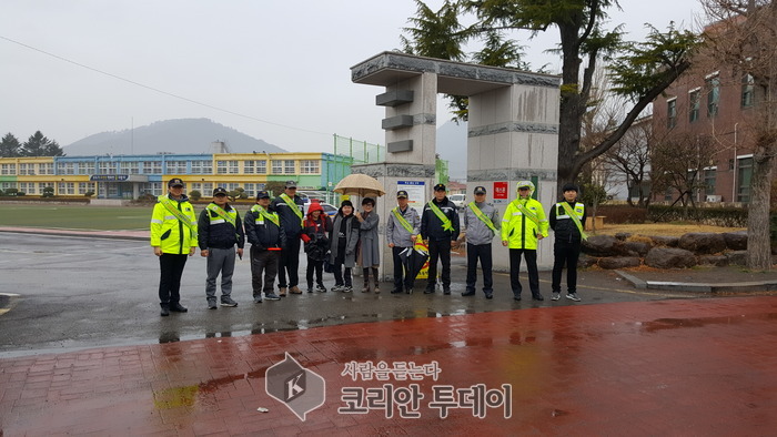 고흥 동강파출소, 등굣길 학교폭력 예방 캠페인 실시