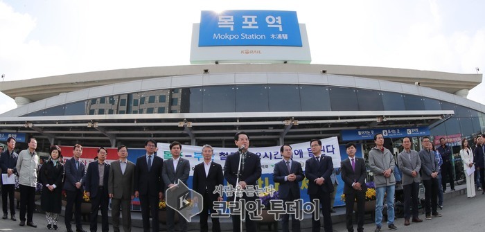 김영록 지사, 느림보 열차 체험…”경전선 전철화” 촉구