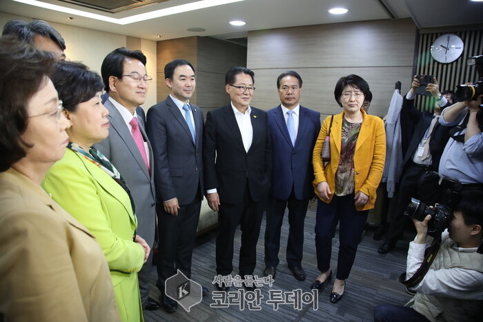 공수처 법안, 선거제 개혁안, 패스트트랙 지정 의결