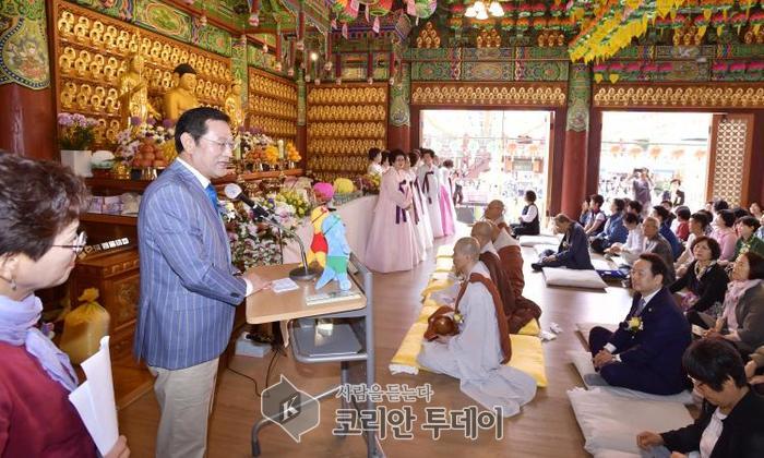 [포토] 이용섭 광주광역시장, 부처님오신날 봉축법요식 참석