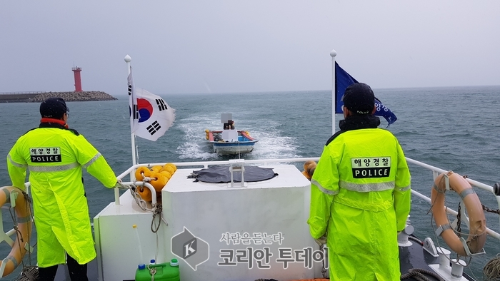 여수해경, 휴일 비바람 속 응급환자 이송과 어선 예인에 분주