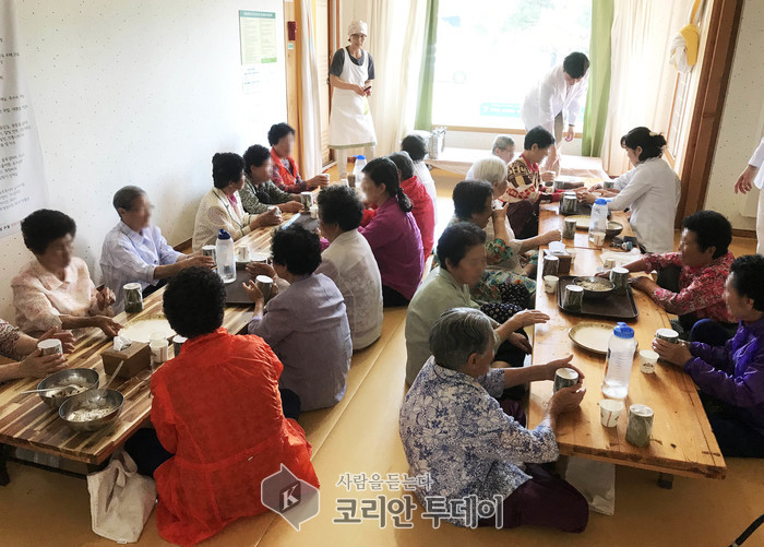 담양군 치매안심센터, 어르신들과 ‘대통밥 만들기’ 이색체험