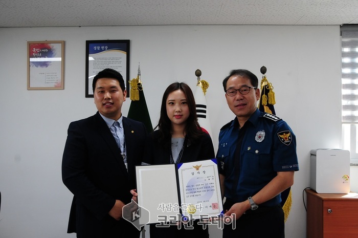 장성경찰, 1천만원 전화사기 예방한 금융기관 직원 감사장 수여