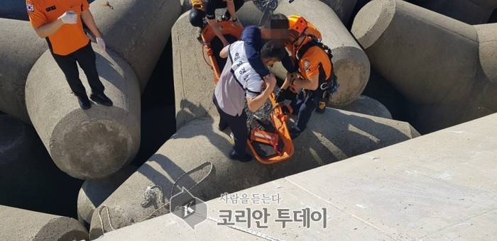 서귀포해경,성산항 동방파제 TTP추락 낚시객 구조