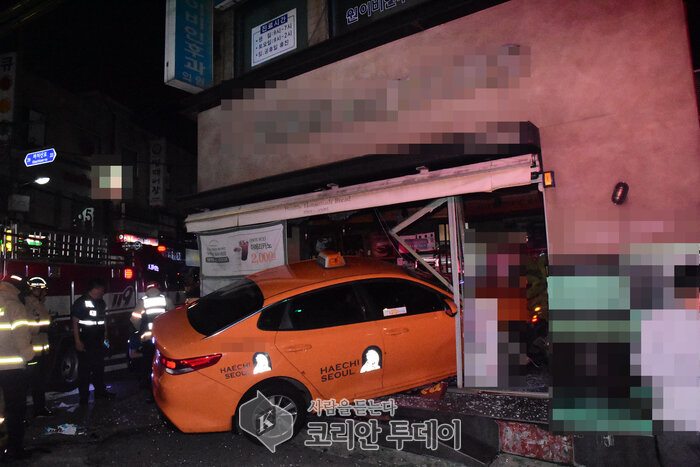 서울강서소방서, 택시가 상가에 돌진사고 안전처리