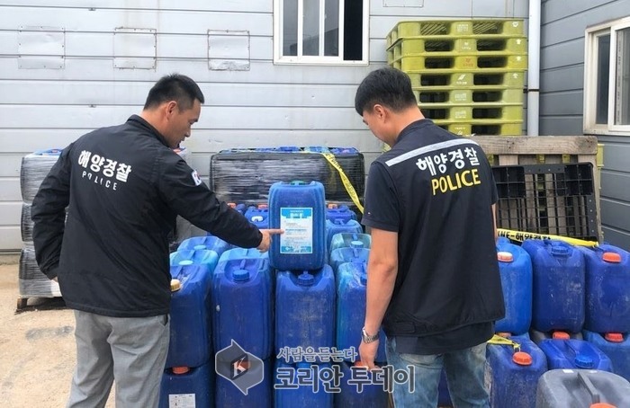 완도해경, 불법 무기산 570통 운반자와 김 가공업자 적발
