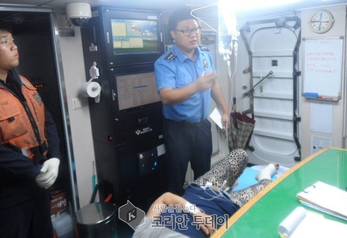 완도해경, 독사에 물린 50대 응급환자 긴급이송