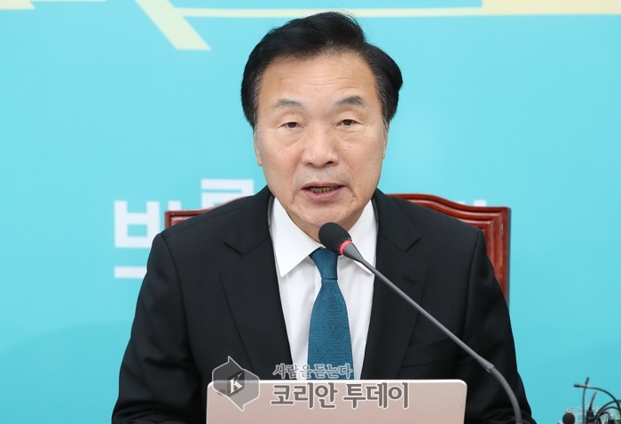 손학규 “유승민 전대표 자유와 민주라는 가치를 깨닫길 바란다.”
