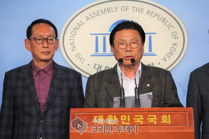 한국당 당직자 35명, 일괄 사퇴