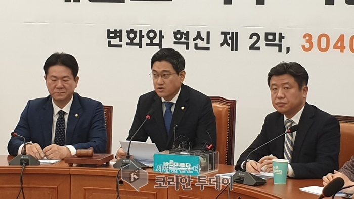 오신환 ” 4+1 연대 나눠먹기 연대…이해충돌 국회 아수라장”