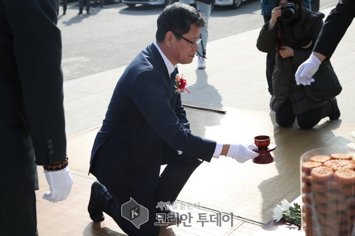 김연철 통일부 장관 “이산가족이 북한 방문 시 정부가 비용을 지원하는 방안을 검토”