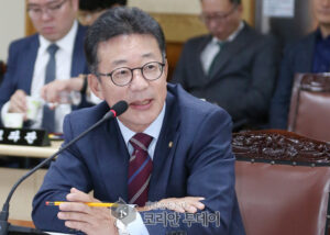 홍철호“한강철책 제거 용역 6월 준공…내년 제거”