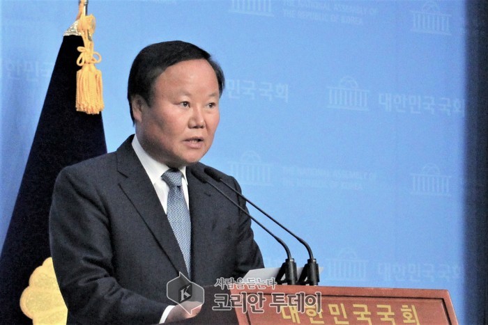 김재원 “여당은 곳간 털어 먹으려 하나?”