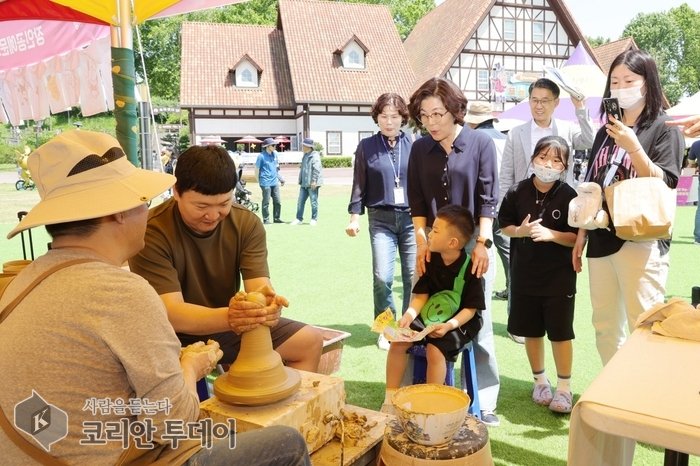 [코리안 투데이] 안성, 대한민국 문화도시 예비사업 일환으로 '찾아가는 안성문화장' 개최 © 이명애 기자