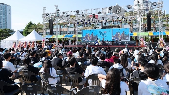 [코리안 투데이] 제24회 공도읍민의 날 기념 ‘제8회 공도문화축제 힐링 콘서트’ 성황리에 마무리- ©이명애 기자