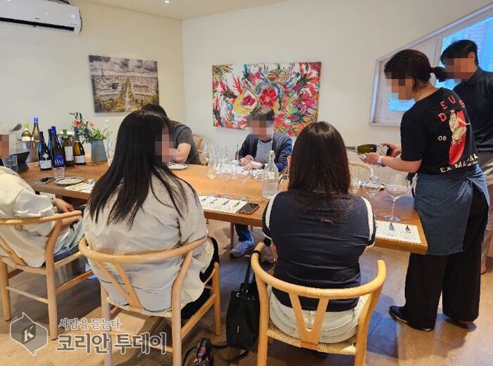[코리안투데이] 사회복지시설 종사자들이 ‘와인 소믈리에 입문 과정 © 양정자 기자