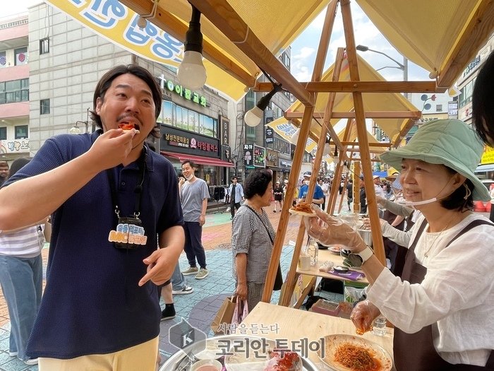[코리안투데이] 연수구, 선학동 음식특화거리 축제 ‘오십시영’ 성료 © 김현수 기자
