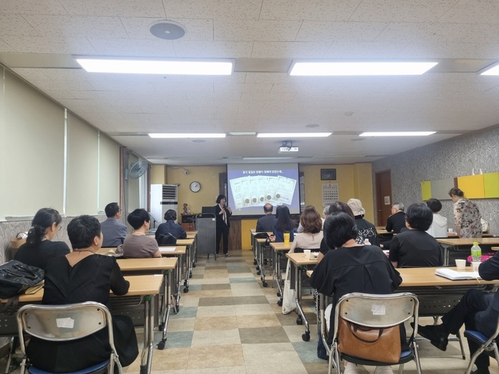 [코리안투데이] 웰에이징 가치 공유 과정 진행 중인 모습 ©이윤경 기자