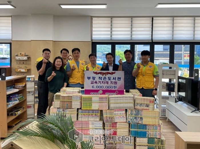 [코리안투데이] 아세아제지 세종공장, 부강면 주민과 상생 위해 교육도서 기증 © 이윤주 기자