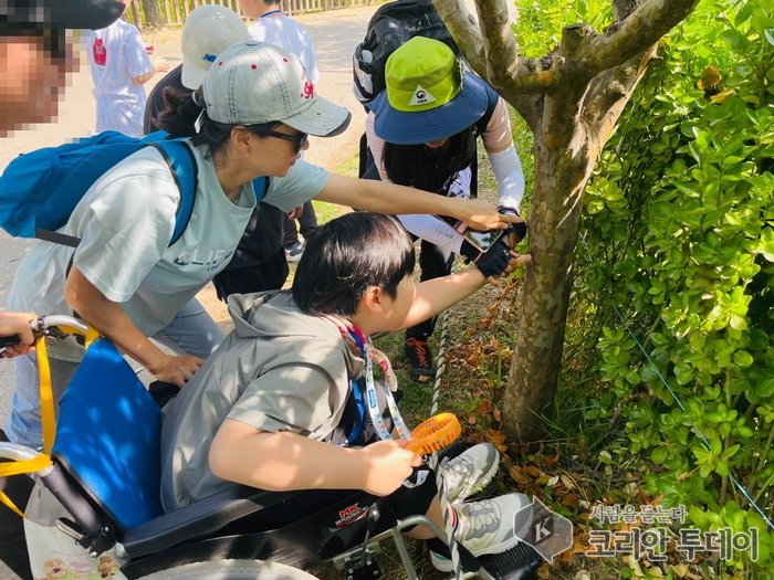 [코리안투데이] 함께하는숲의 ‘숲 체험 교육’에 참여한 장애·특수학급 어린이들 © 박만실 기자