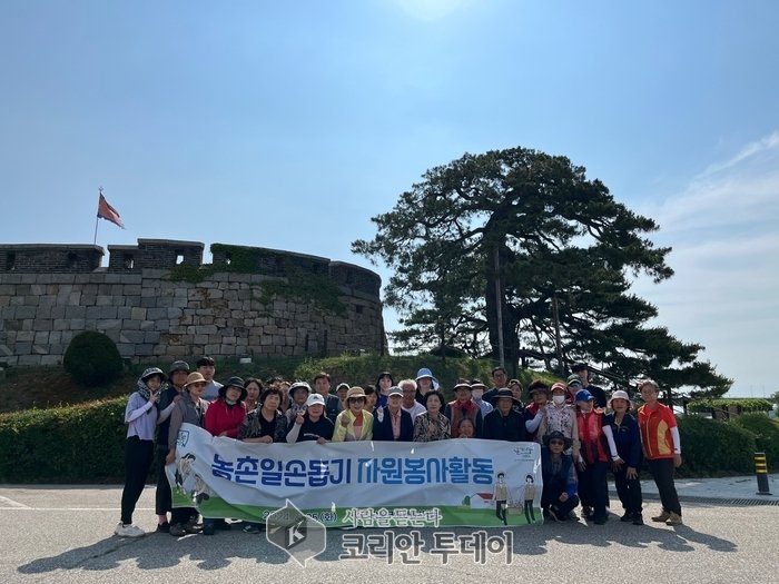 [ 코리안투데이] 남동구 자원봉사센터, 농촌 일손 돕기 구슬땀] © 김현수 기자