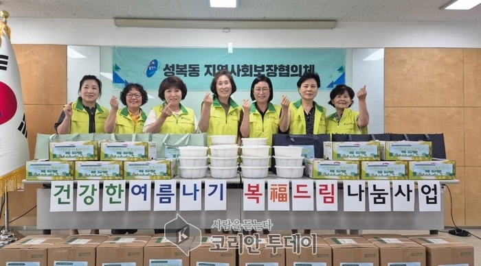 [코리안투데이] 수지구 성북동 지역사회보장협의체에서 주민들에게 '건강한 여름나기 복 드림' 나눔사업을 진행했다. © 김나연 기자