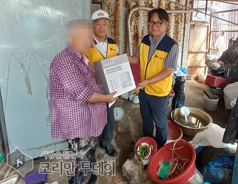 [코리안투데이] 무더위 취약계층에 제습기 전달하는 모습 © 김미희 기자