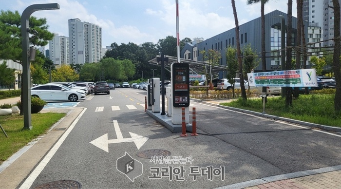 [코리안투데이] 8월26일부터 유료로 전환되는 용인특례시 서농동주민센터 주차장 모습 © 김나연 기자