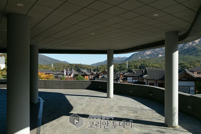 [코리안투데이] 은평역사한옥박물관 전경(위)과 은평역사한옥박물관 © 양정자 기자