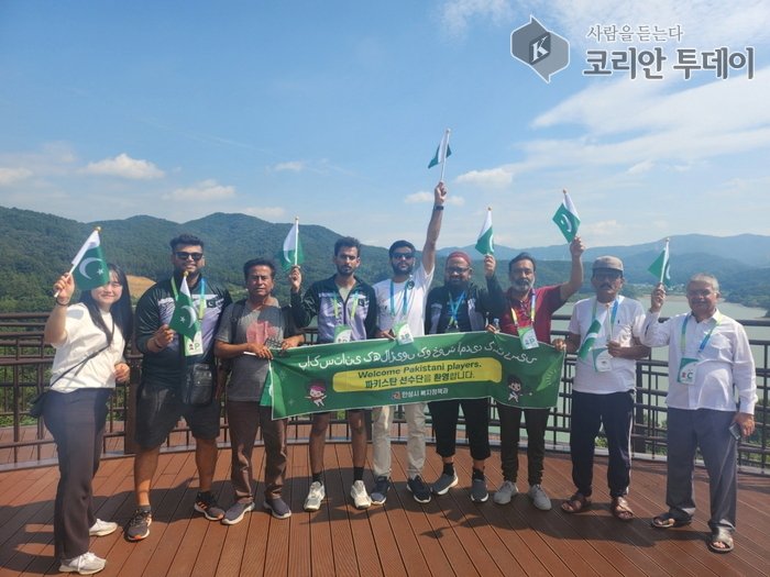 [코리안투데이] 세계소프트테니스선수권대회 참가 선수단 대상 안성 투어버스 ‘인기 만점’ © 이명애 기자