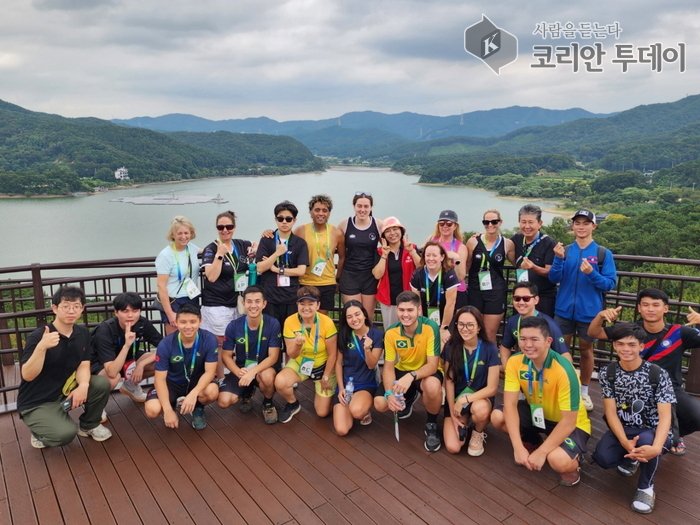 [코리안투데이] 세계소프트테니스선수권대회 참가 선수단 대상 안성 투어버스 ‘인기 만점’ © 이명애 기자