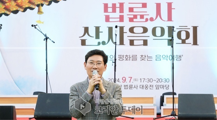[코리안투데이] 이상일 용인특례시장이 7일 법륜사에서 열린 산사음악회에 참석했다. © 김나연 기자