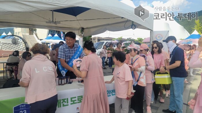 [코리안투데이] 안성시, 세계소프트테니스선수권대회에서 도로명주소 홍보 실시 © 이명애 기자