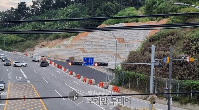 [코리안투데이] 용인특레시가 삼가교차로 U턴 차로 폭을 2배 확장했다. © 김나연 기자