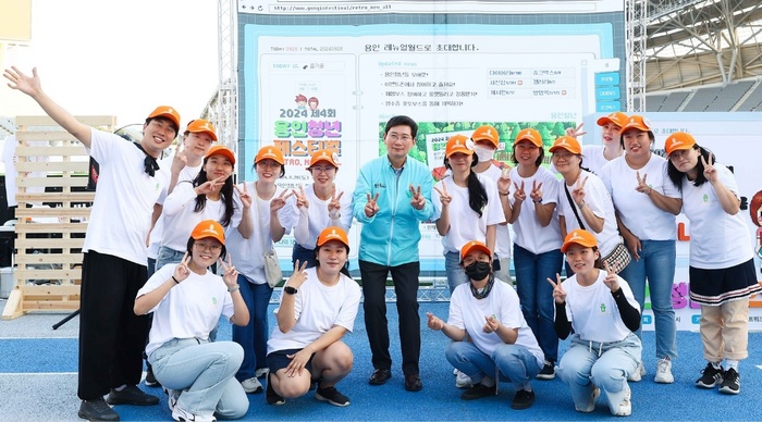 [코리안투데이] 이상일 용인특례시장이 28일과 29일 용인미르스타디움에서 열린 '제4회 용인 청년주간 페스티벌' 행사에서 청년들과 프로그램에 참여했다. © 김나연 기자