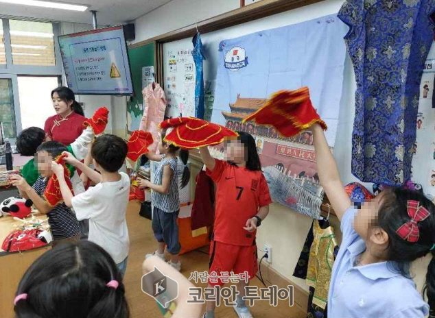 [코리안투데이] 지난 6월, 당서초등학교 학생들이 ‘행복 다누리 교실’을 통해 전통놀이 활동을 하고 있는 모습