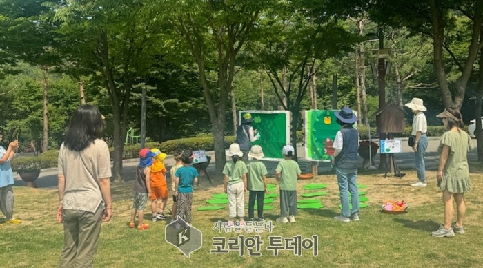 [코리안투데이] 용인자연휴양림에서 즐길 수 있는 유아숲 프로그램의 모습 © 김나연 기자