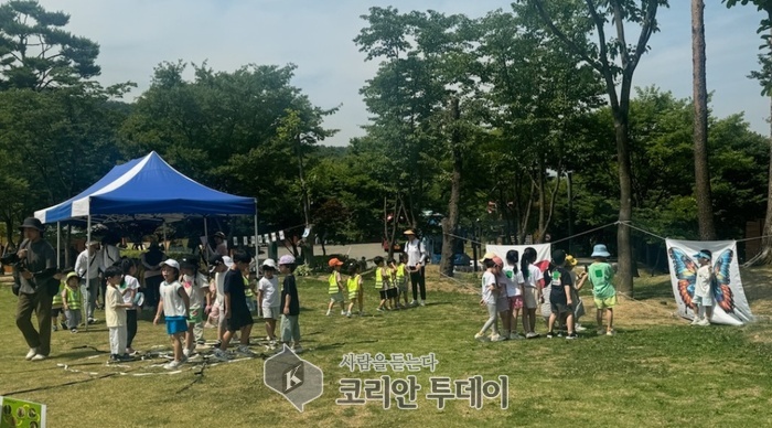 [코리안투데이] 용인자연휴양림에서 즐길 수 있는 유아숲 프로그램의 모습 © 김나연 기자