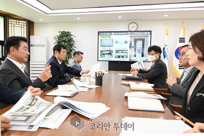 [코리안투데이] 김동근 시장이 제3차 복지정책 전략회의를 진행하는 모습 © 강은영 기자