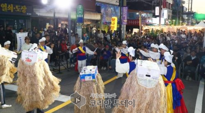 [코리안투데이] 5일 신갈동행정복지센터 일대에서 열린 '신갈오거리 도시재생사업 거리축제'에 마련된 문화공연 모습. © 김나연 기자
