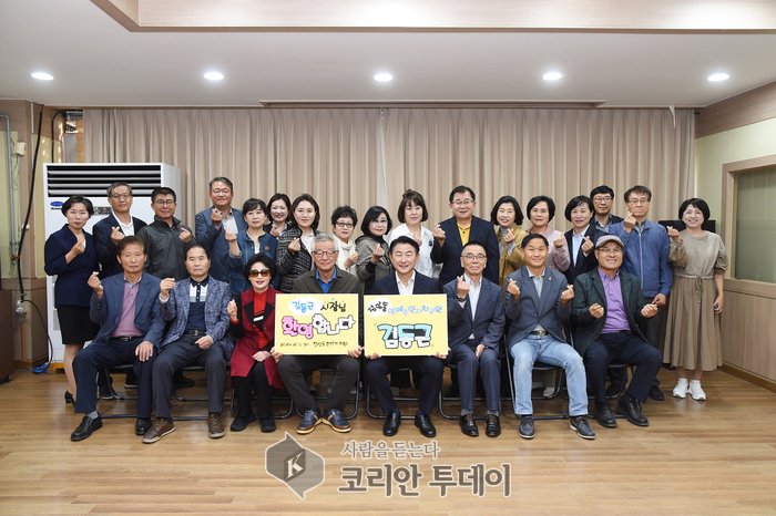 [코리안투데이] 김동근 시장, 장암동 주민자치회 정기회의에서 주민들과 소통하는 모습 © 강은영 기자