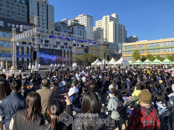 [코리안투데이] 사진 구로구 제공 지난해 구로구 중학교에서 열린 제8회 청소년 축제 행사 사진 © 박수진 기자