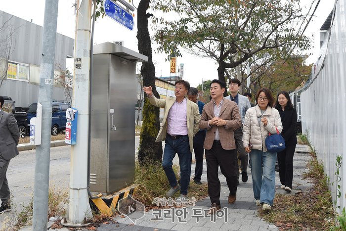 [코리안투데이] 김동근 시장, 입석마을 주민들과 현장 점검 실시 © 강은영 기자