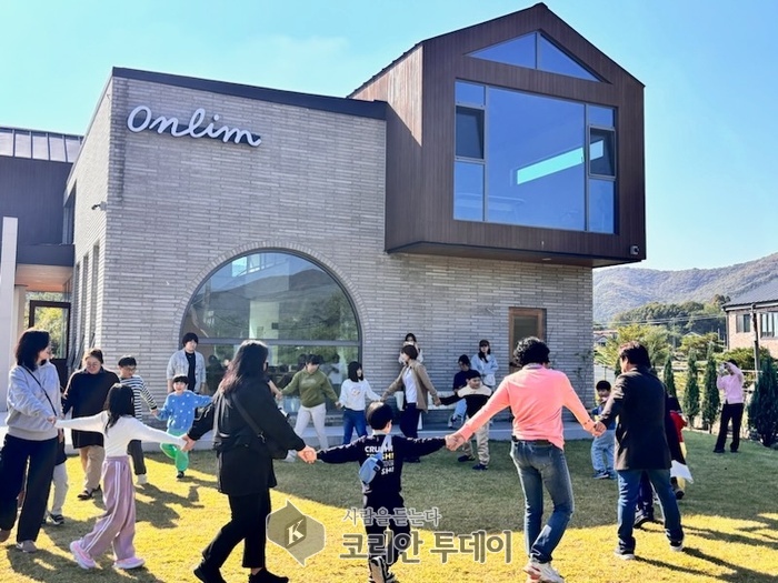 [코리안투데이] 용인특례시는 3회에 걸쳐 드림스타트대상 아동 중 ADHD와 지적장애가 있는 10명을 대상으로 치유농장체험 프로그램을 진행했다. © 김나연 기자